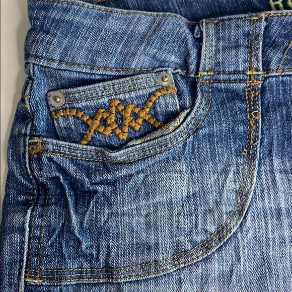 Rocks & Indigo Denim Juniors 9 Embroidered Shorts - Picture 6 of 7
